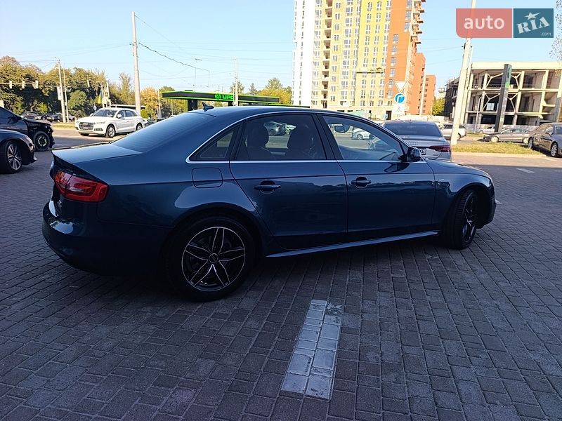 Седан Audi A4 2014 в Львові