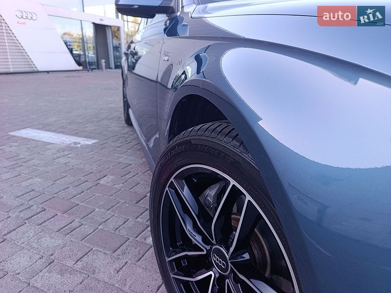 Седан Audi A4 2014 в Львові