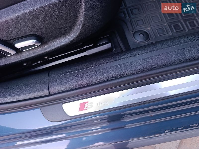 Седан Audi A4 2014 в Львові