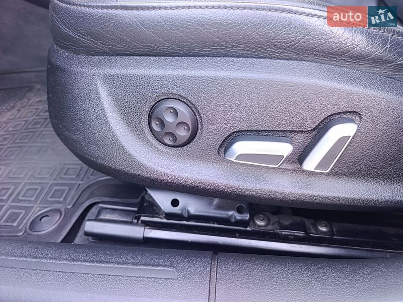 Седан Audi A4 2014 в Львові