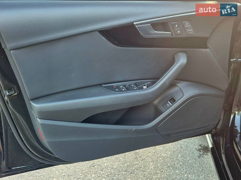 Седан Audi A4 2018 в Харкові