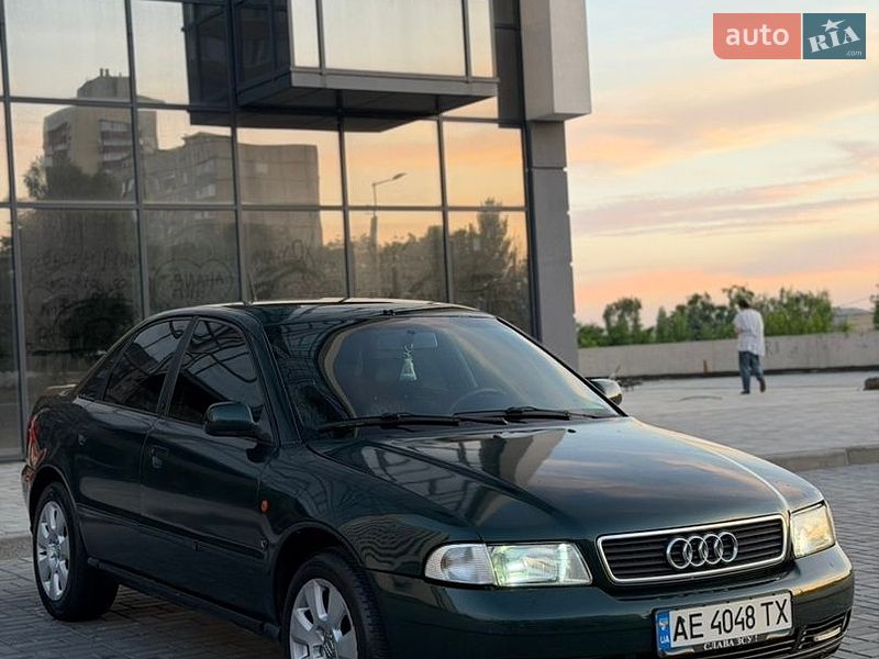 Седан Audi A4 1996 в Дніпрі
