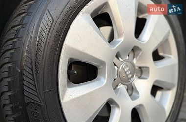 Седан Audi A4 1996 в Дніпрі