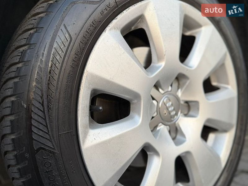 Седан Audi A4 1996 в Дніпрі