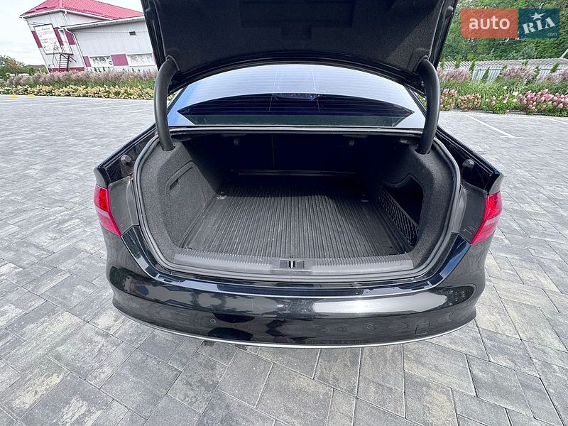 Седан Audi A4 2014 в Луцке
