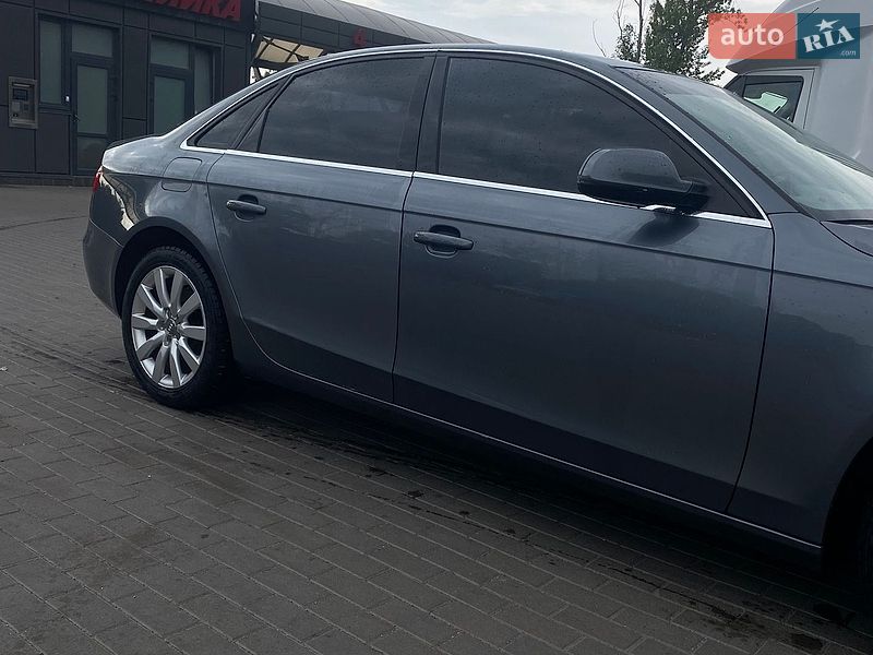 Седан Audi A4 2013 в Тернополе