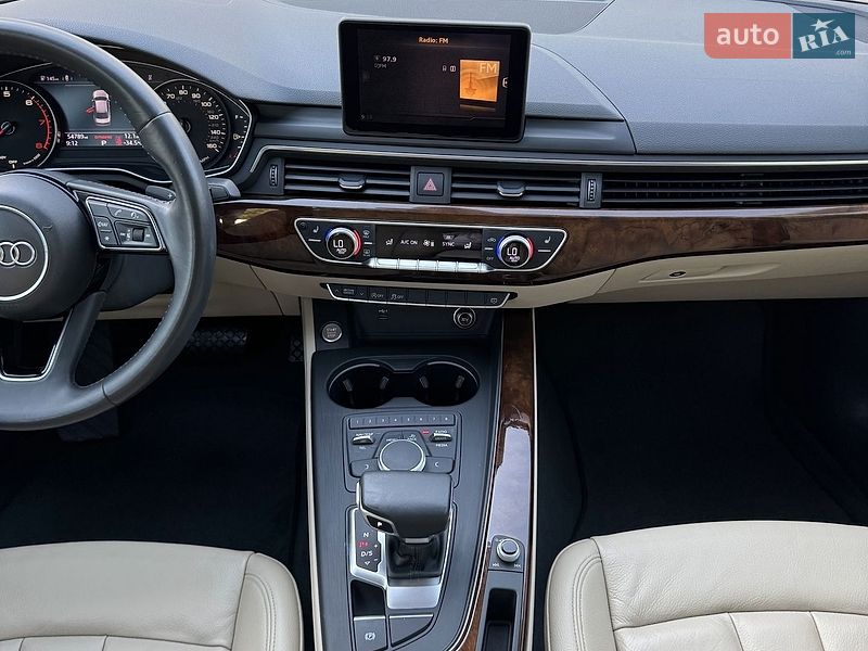 Седан Audi A4 2018 в Луцьку