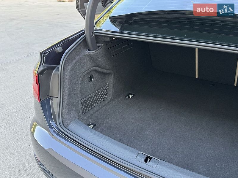 Седан Audi A4 2018 в Луцьку