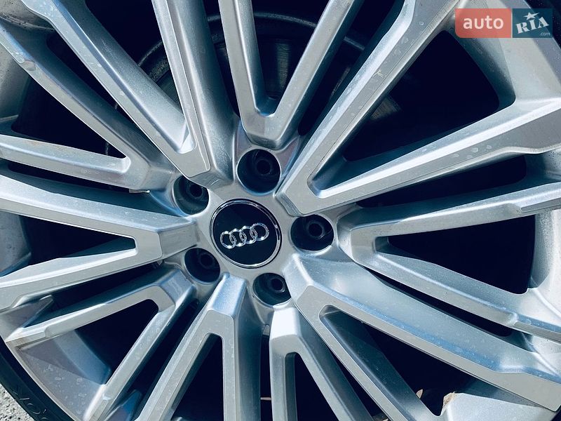 Универсал Audi A4 2018 в Киеве