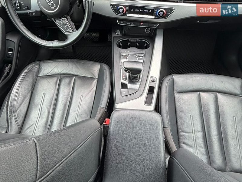 Седан Audi A4 2017 в Львове