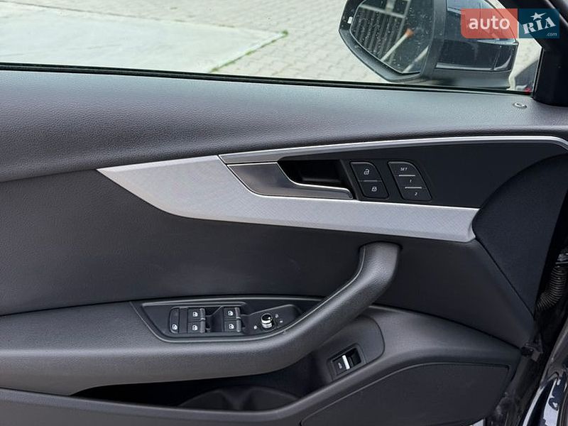 Седан Audi A4 2017 в Львове