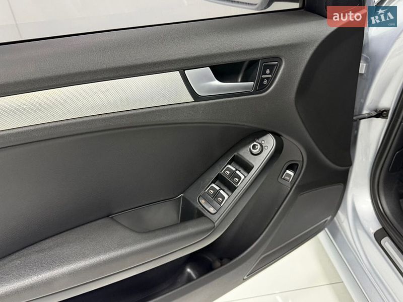 Седан Audi A4 2015 в Одесі