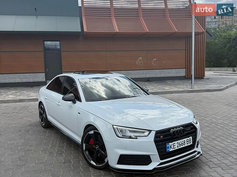 Седан Audi A4 2018 в Кривому Розі