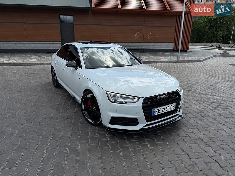 Седан Audi A4 2018 в Кривому Розі