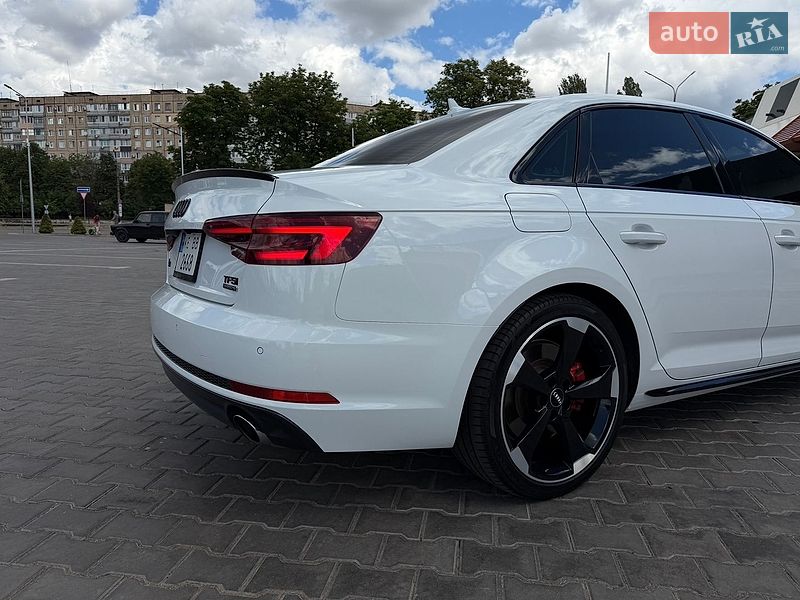 Седан Audi A4 2018 в Кривому Розі
