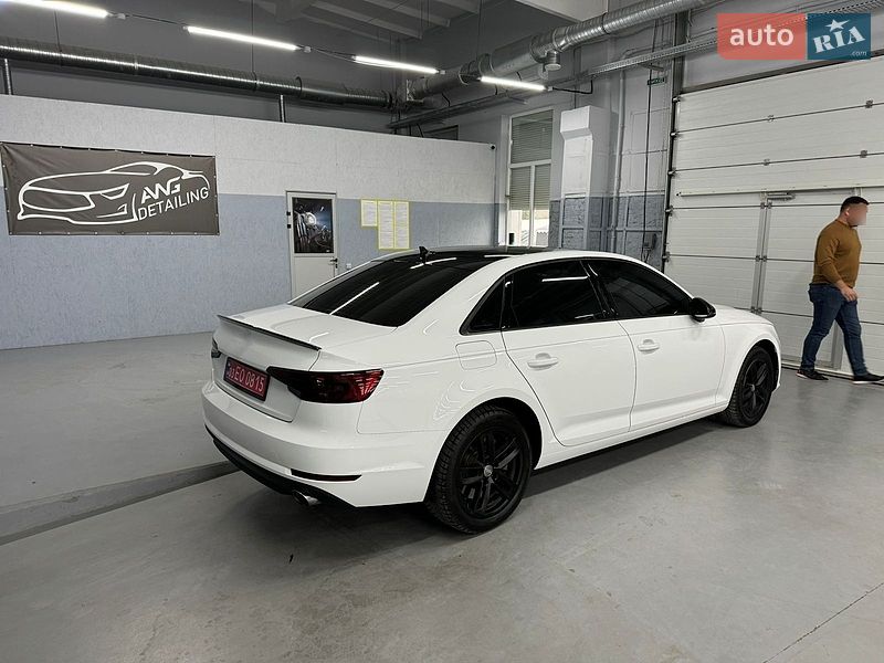 Седан Audi A4 2016 в Любешове