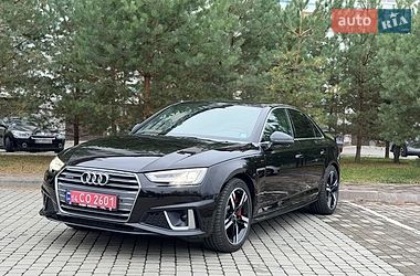 Седан Audi A4 2017 в Ивано-Франковске