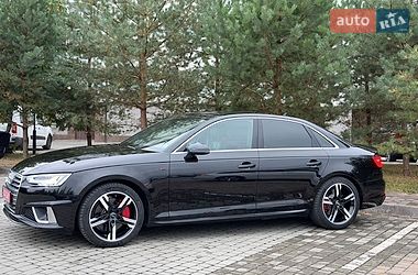 Седан Audi A4 2017 в Ивано-Франковске