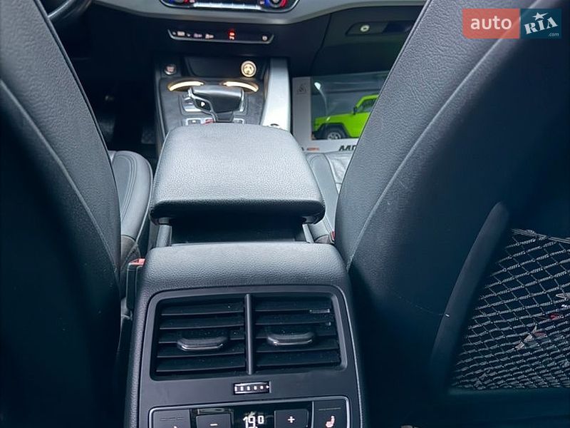 Седан Audi A4 2017 в Ивано-Франковске