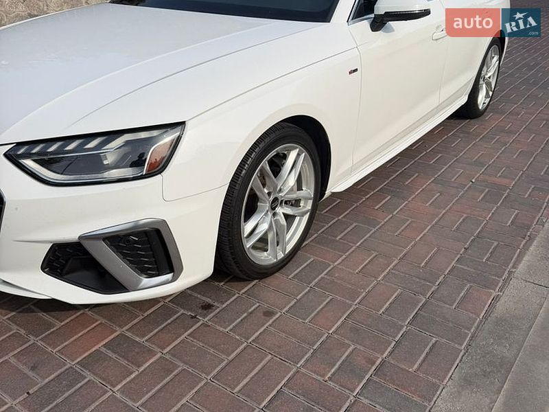 Седан Audi A4 2022 в Полтаві