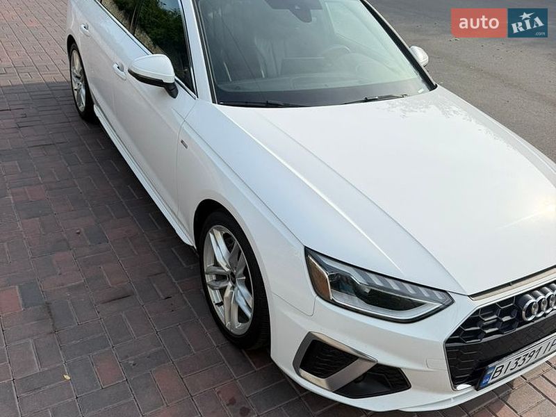 Седан Audi A4 2022 в Полтаві