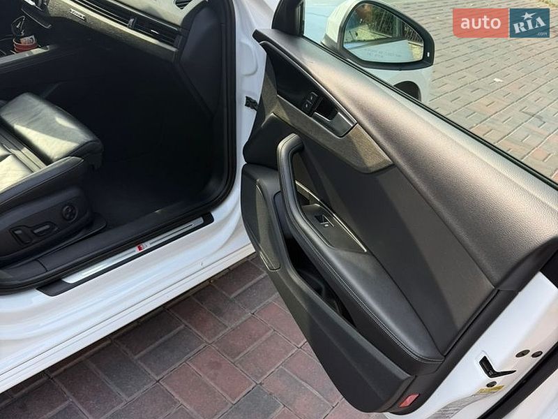 Седан Audi A4 2022 в Полтаві