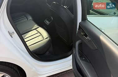 Седан Audi A4 2022 в Полтаві