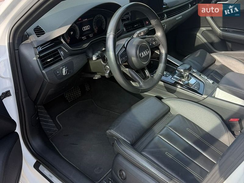 Седан Audi A4 2022 в Полтаві
