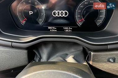 Седан Audi A4 2022 в Полтаві
