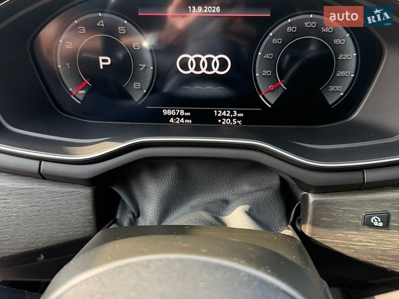 Седан Audi A4 2022 в Полтаві