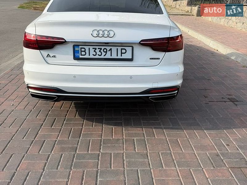 Седан Audi A4 2022 в Полтаві