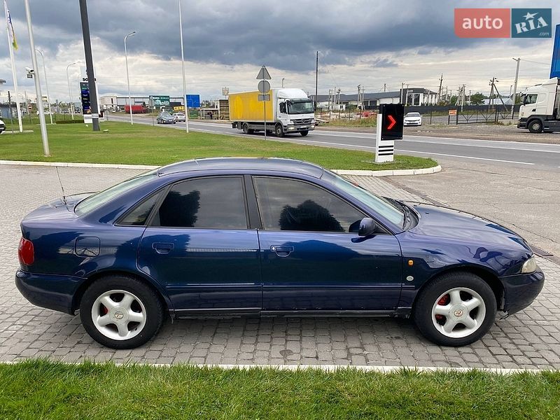 Седан Audi A4 1996 в Львове