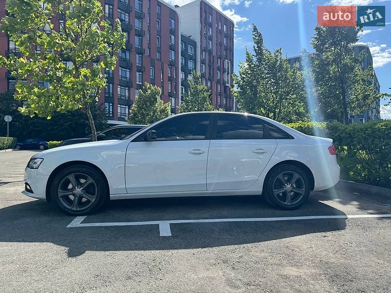 Седан Audi A4 2012 в Киеве