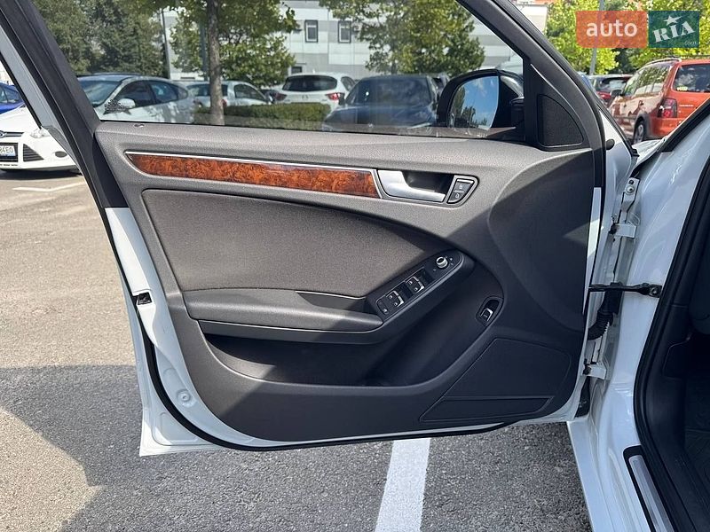 Седан Audi A4 2012 в Киеве