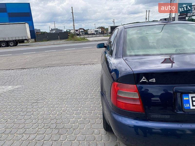 Седан Audi A4 1996 в Львове