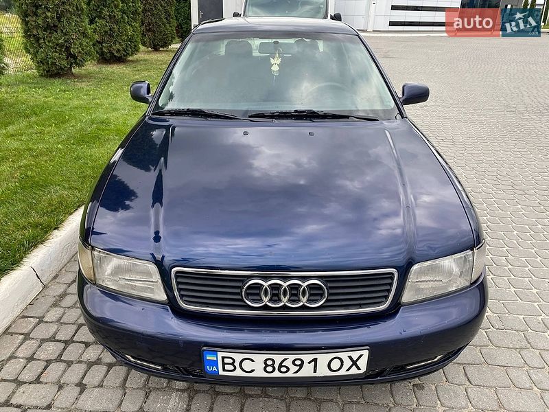 Седан Audi A4 1996 в Львове