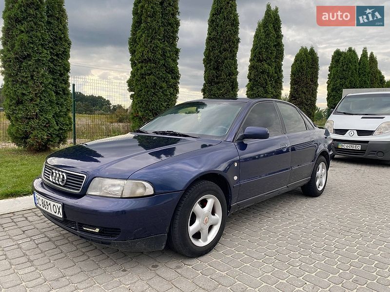 Седан Audi A4 1996 в Львове