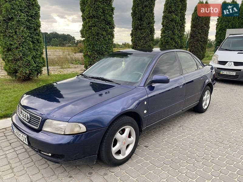 Седан Audi A4 1996 в Львове