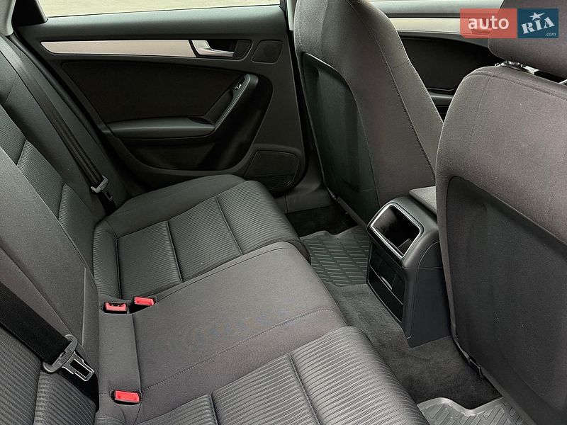 Седан Audi A4 2012 в Києві