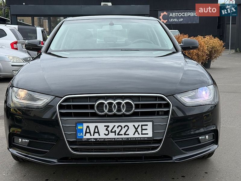 Седан Audi A4 2012 в Києві