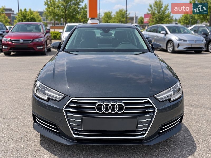 Седан Audi A4 2016 в Киеве