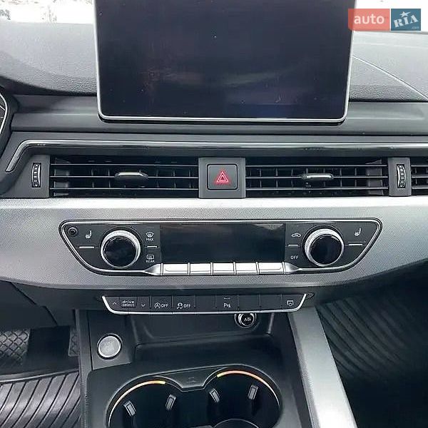 Седан Audi A4 2016 в Киеве