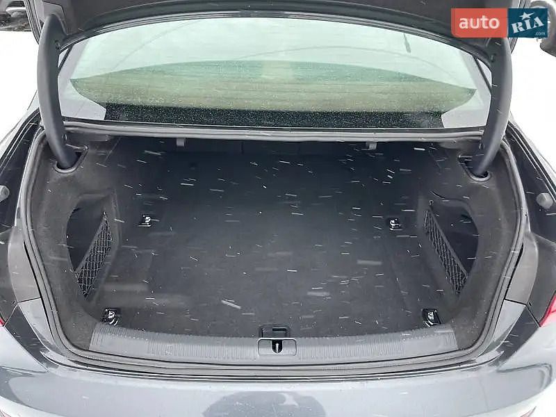 Седан Audi A4 2016 в Киеве