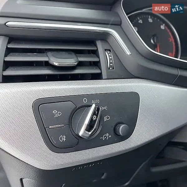 Седан Audi A4 2016 в Киеве