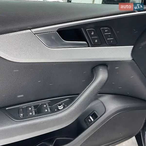 Седан Audi A4 2016 в Киеве