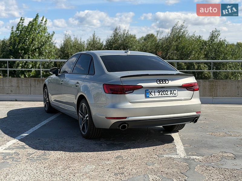 Седан Audi A4 2016 в Киеве