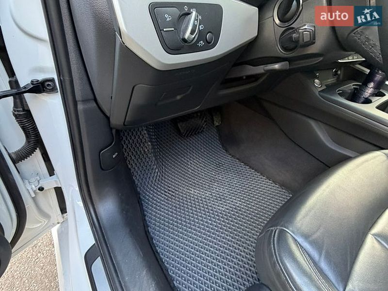 Седан Audi A4 2023 в Чернигове