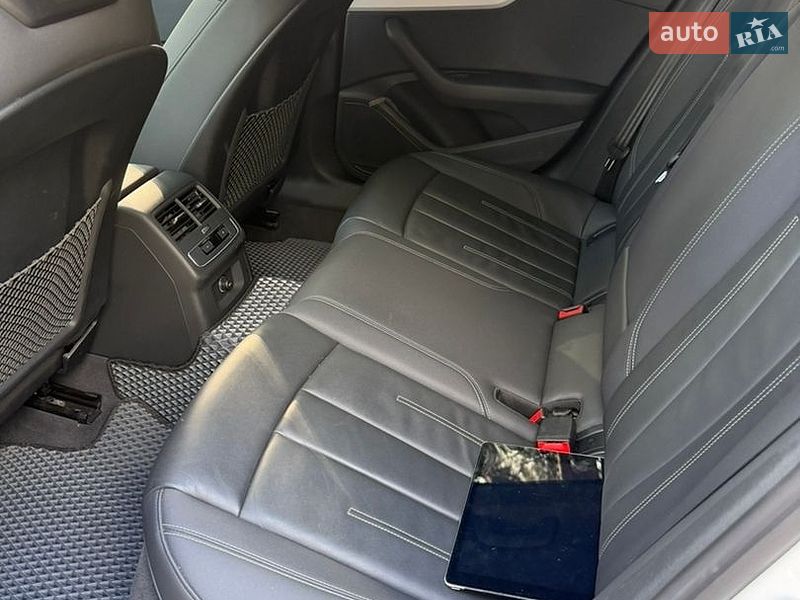 Седан Audi A4 2023 в Чернигове