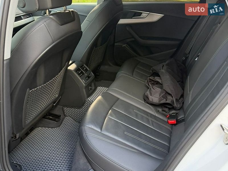 Седан Audi A4 2023 в Чернигове