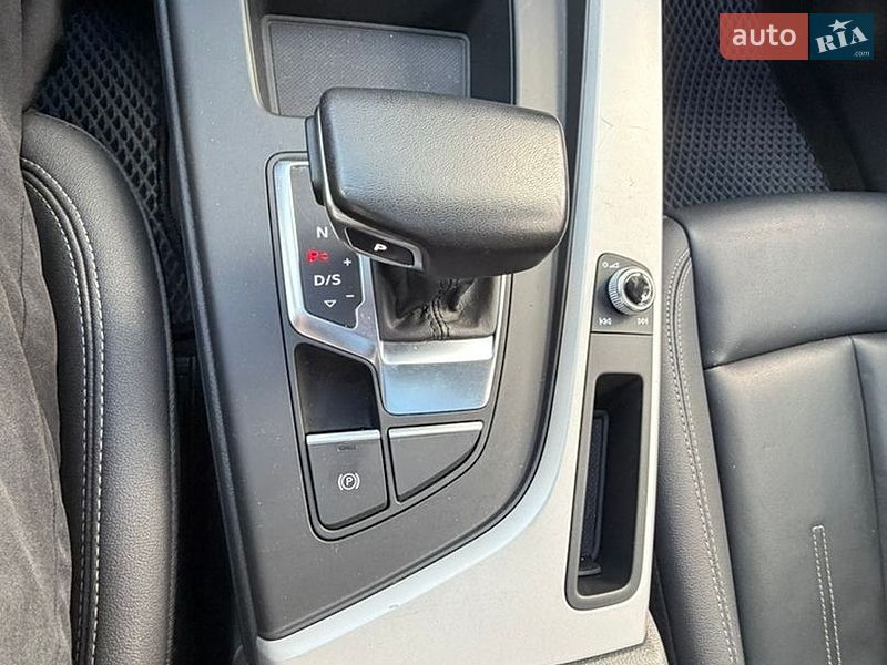 Седан Audi A4 2023 в Чернигове
